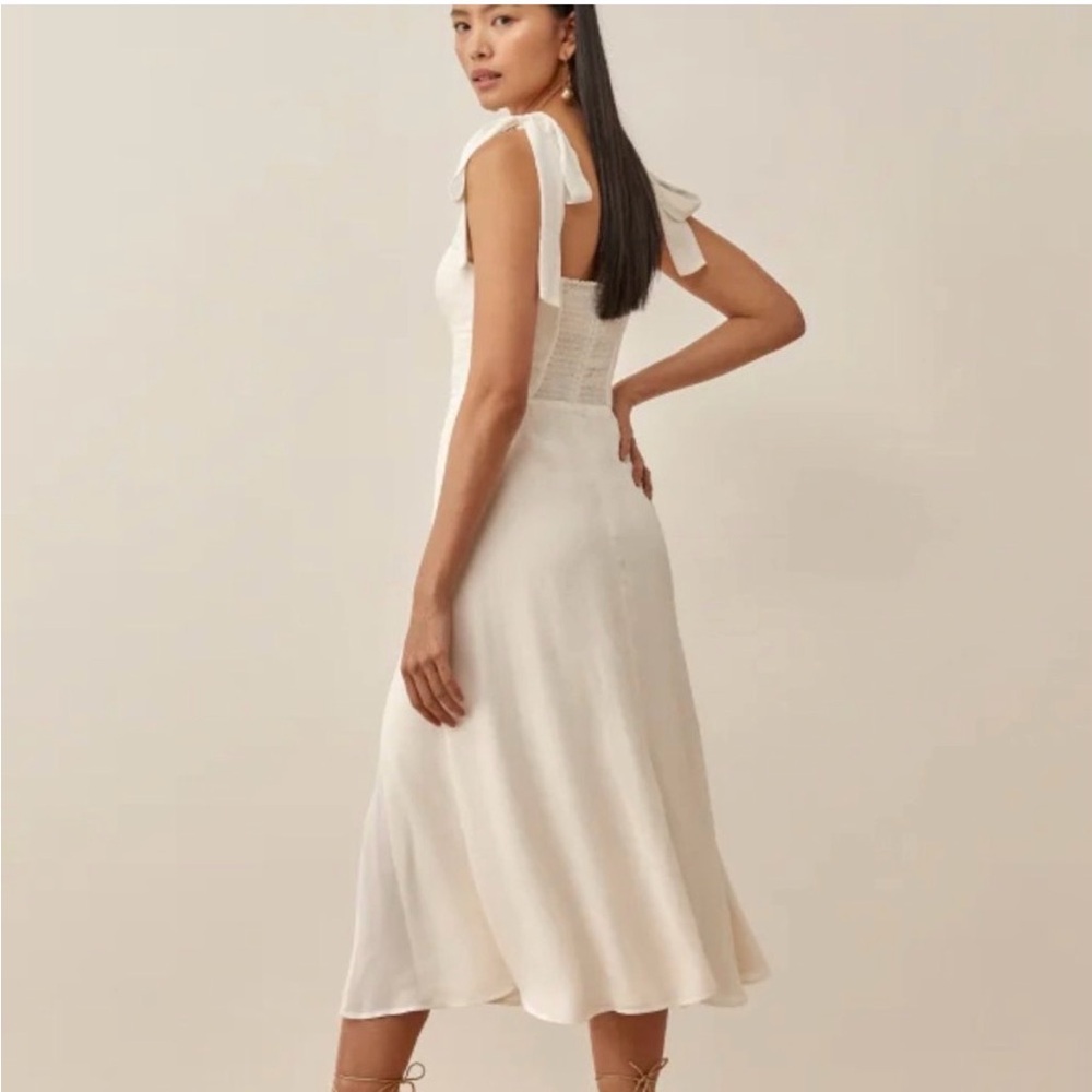 Reformation Twilight Dress in Ivory
White Sleeveless Midi 0 - Picture 4 of 12